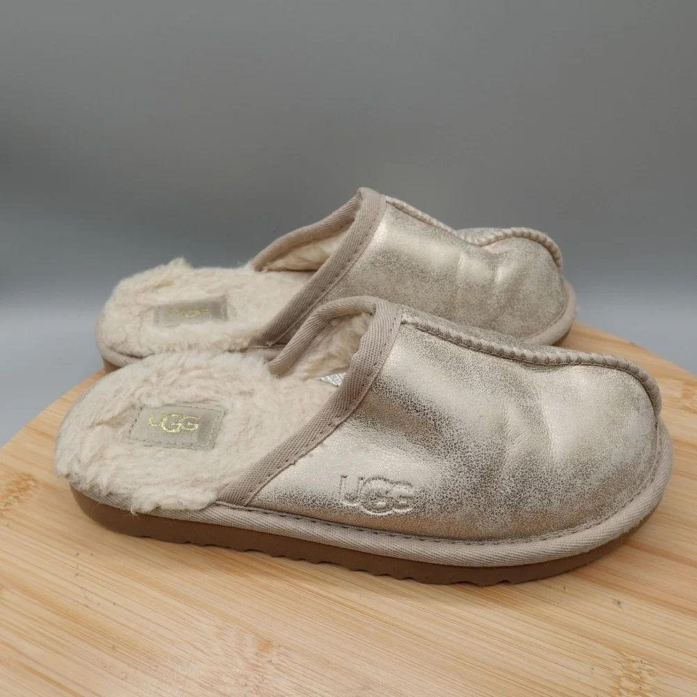 UGG Kids 1 Slippers Gold Metallic Sheepskin Lined Slip On Mules 1139810K Flaw